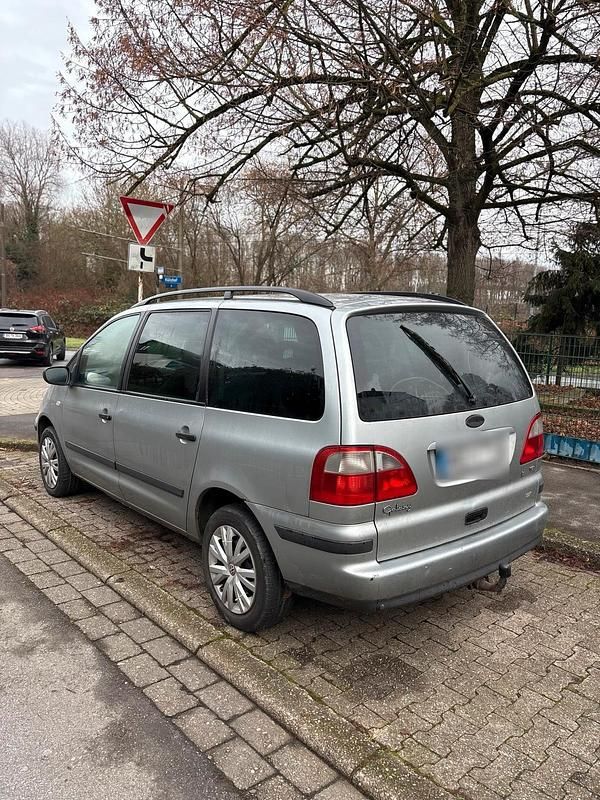 Grau Gebraucht 2003 Ford Galaxy Van / Kleinbus | 1.750 € (Fairer Preis) - Bild 1/4