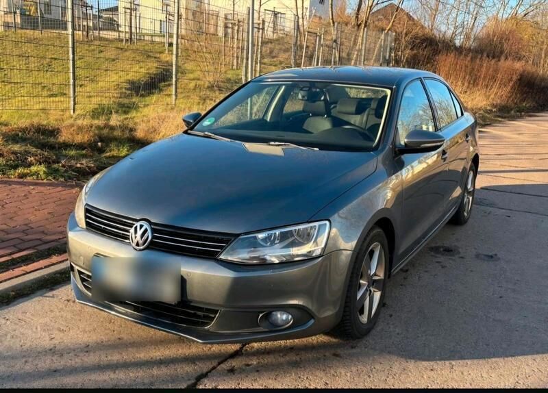 Grau Gebraucht 2011 VW Jetta Limousine | 3.900 € (Guter Preis) - Bild 1/4