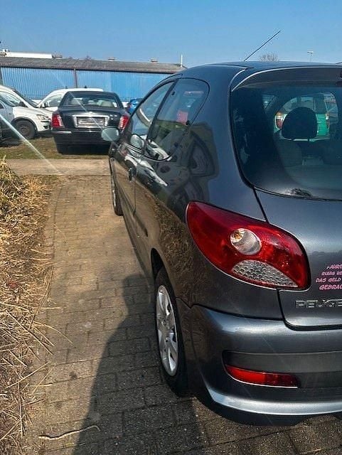 Gebraucht Peugeot 206 Basis 60 PS (44 kW) 2010 Grau Limousine