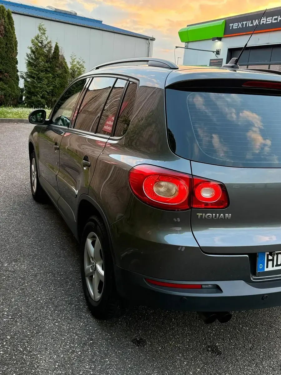 Gebraucht VW Tiguan 140 PS (102 kW) 2011 Grau SUV