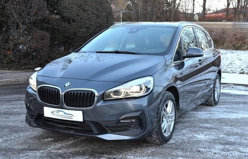 Grau Gebraucht 2020 BMW 218 Advantage Kombi | 20.250 € (Teuer) - Bild 1/4