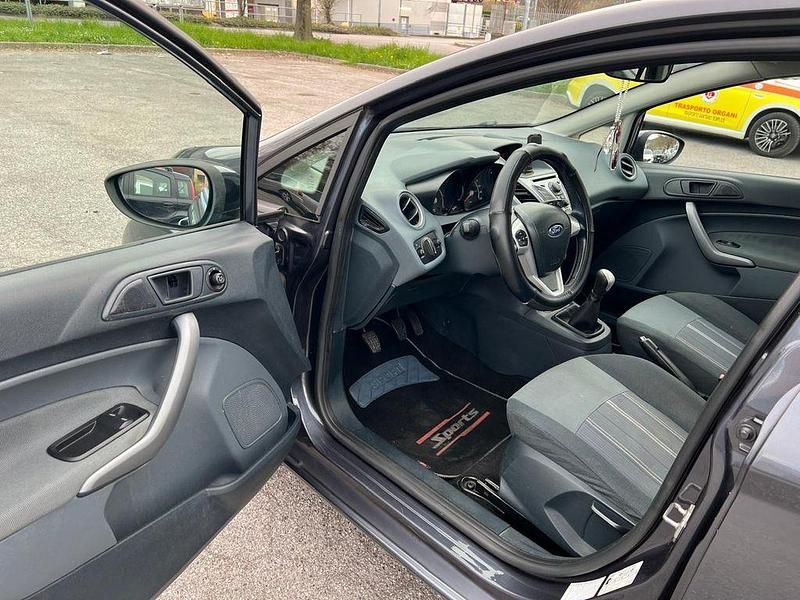 Gebraucht Ford Fiesta Titanium 68 PS (50 kW) 2009 Grau Kleinwagen