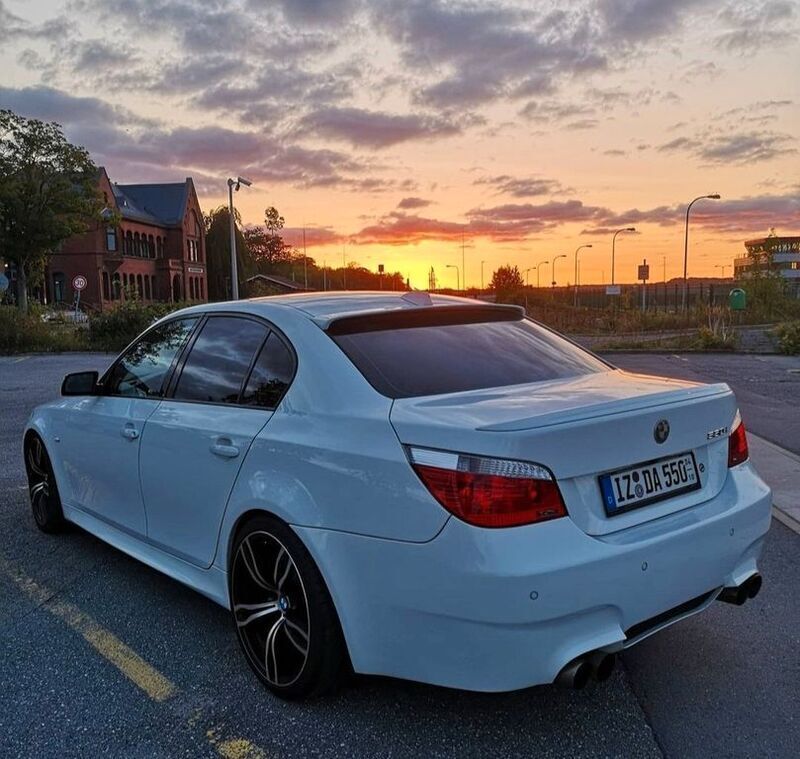 Weiß Gebraucht 2005 BMW 550 M Sport Limousine | 16.000 € (Fairer Preis) - Bild 1/4