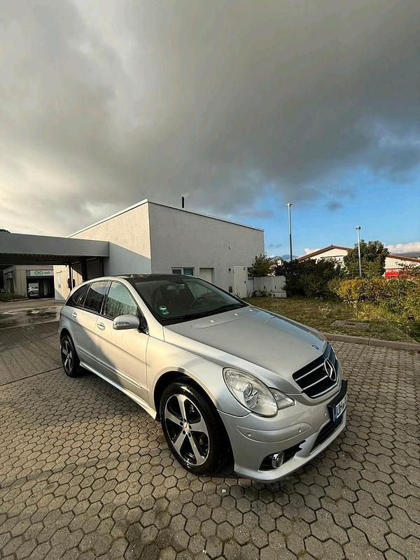 Grau Gebraucht 2009 Mercedes R280 Van / Kleinbus | 6.400 € (Fairer Preis) - Bild 1/4