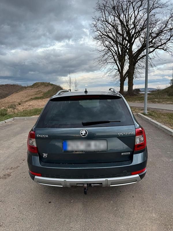 Gebraucht Skoda Octavia Scout 184 PS (135 kW) 2016 Grau Kombi