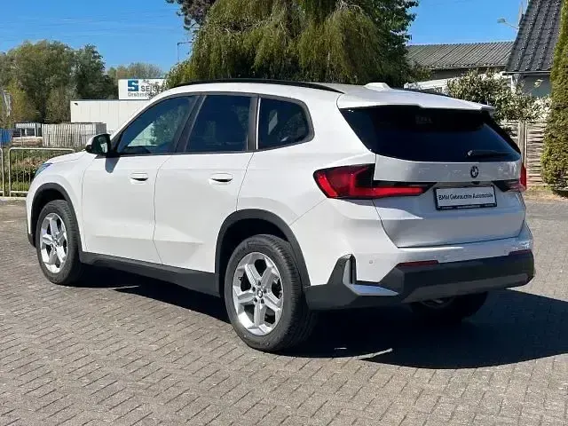 Gebraucht BMW X1 Shadowline 136 PS (100 kW) 2023 Mineralweiss metallic SUV