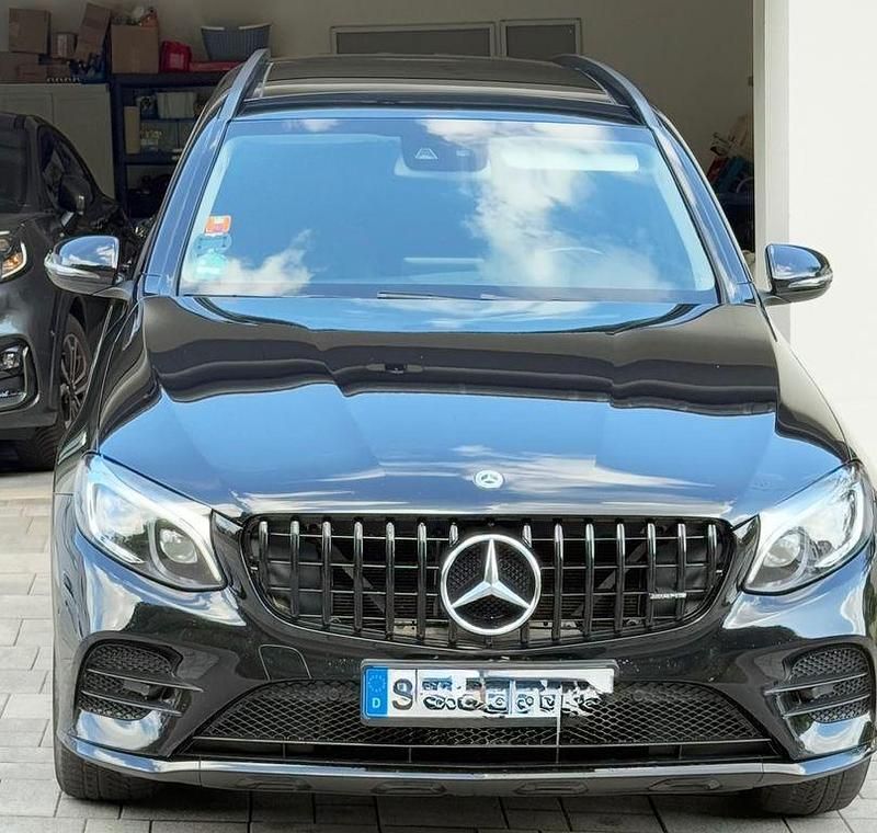 Schwarz Gebraucht 2017 Mercedes GLC43 AMG AMG SUV | 36.200 € (Fairer Preis) - Bild 1/4