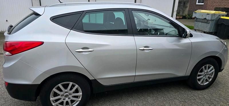 Gebraucht Hyundai ix35 163 PS (119 kW) 2012 Silber SUV