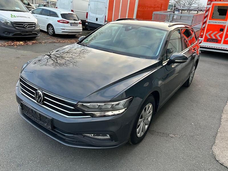 Grau Gebraucht 2020 VW Passat Kombi | 15.780 € (Guter Preis) - Bild 1/4