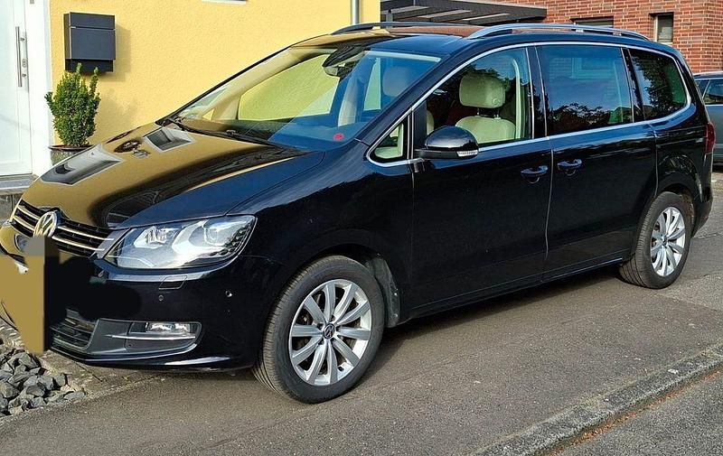 Second-hand VW Sharan Highline 184 CP (135 kW) 2017 Negru Monovolum