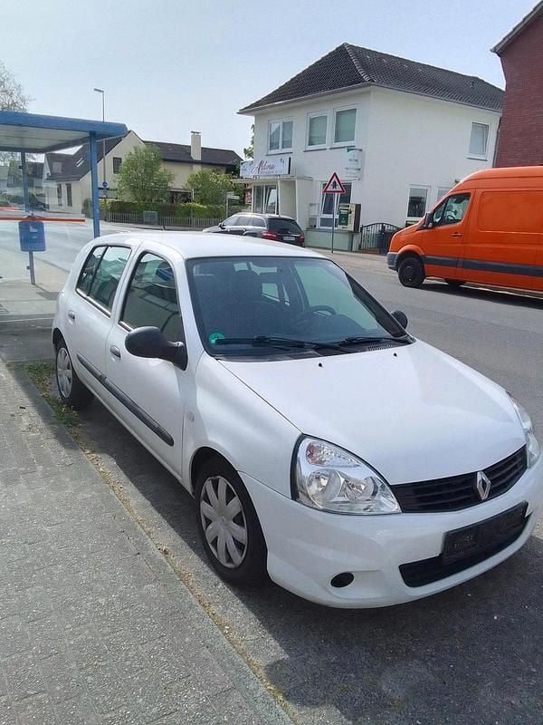Second-hand Renault Clio II 75 CP (55 kW) 2011 Alb Hatchback
