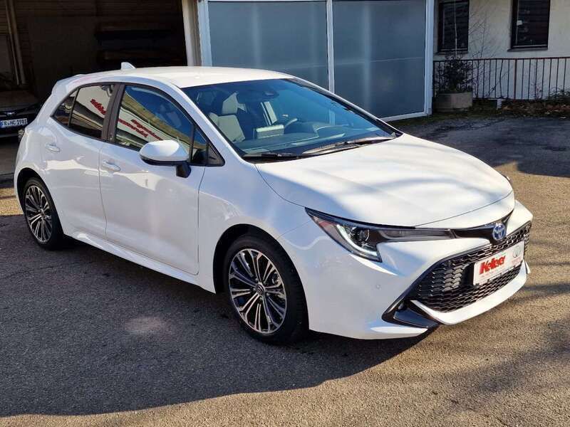 Gebraucht Toyota Corolla Hybrid Team 136 PS (100 kW) 2023 Schneeweiss Limousine