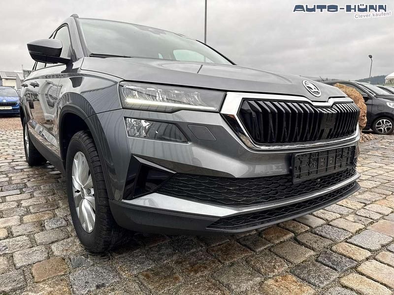 Neu Skoda Karoq Selection 150 PS (110 kW) 2025 Graphitgrau metallic SUV