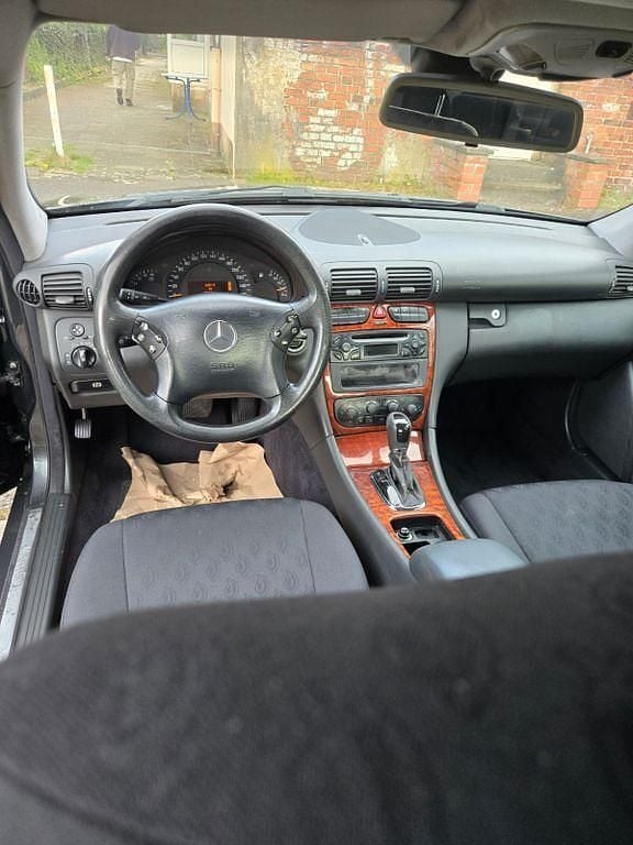 Gebraucht Mercedes C200 Classic 122 PS (89 kW) 2001 Schwarz Limousine