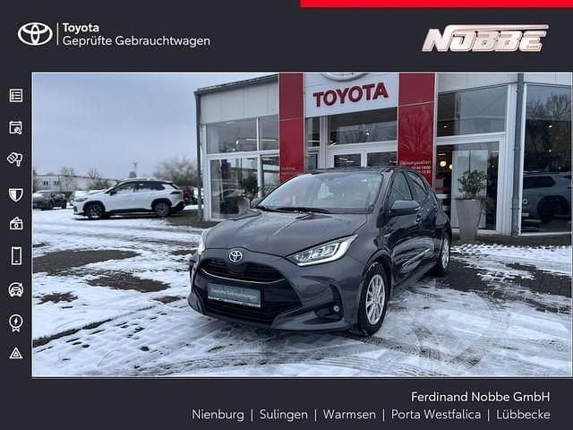 Marlingrau metallic (metallic) Gebraucht 2020 Toyota Yaris Hybrid Club Kleinwagen | 16.990 € (Guter Preis) - Bild 1/4