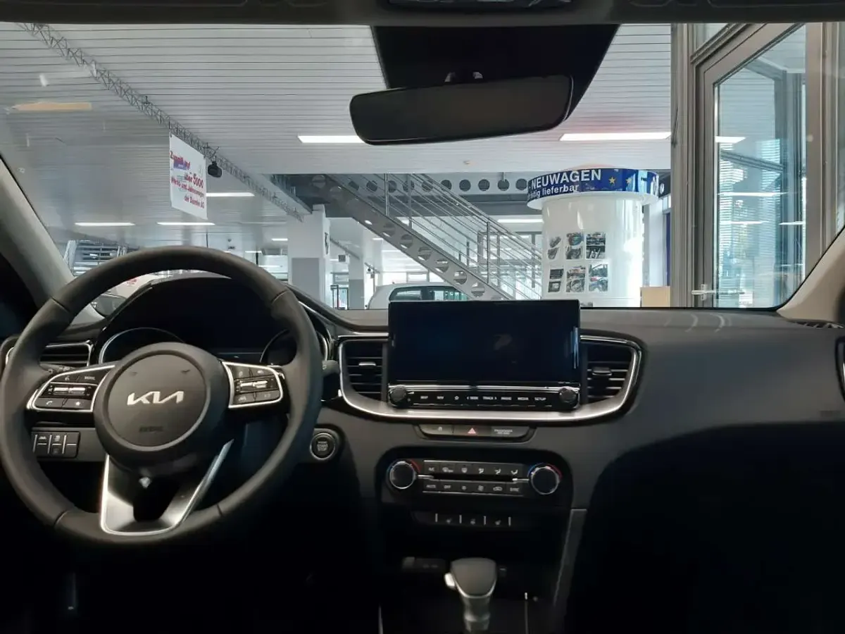 Nowe Kia Ceed 140 KM (102 kW) 2026 Srebrny Hatchback