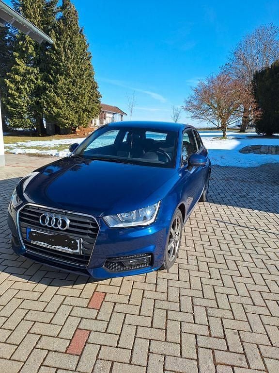Gebraucht Audi A1 Comfort 82 PS (60 kW) 2016 Blau Kleinwagen