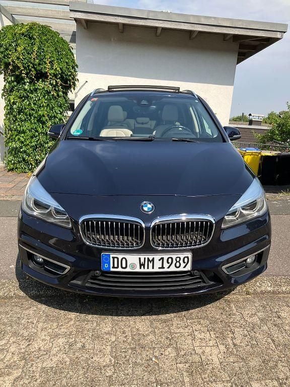 Blau Gebraucht 2016 BMW 214 Active Tourer Luxury Line Van / Kleinbus | 8.250 € - Bild 1/4