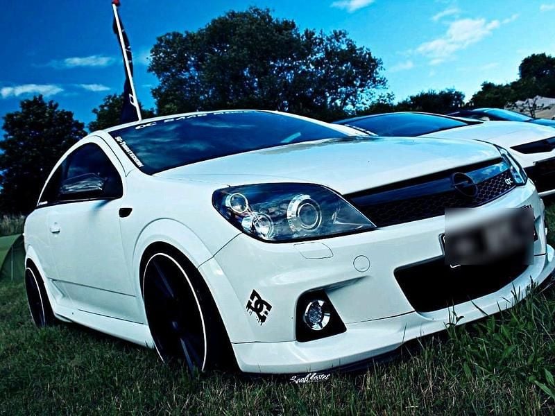 Weiß Gebraucht 2008 Opel Astra Edition Coupé | 13.800 € - Bild 1/4