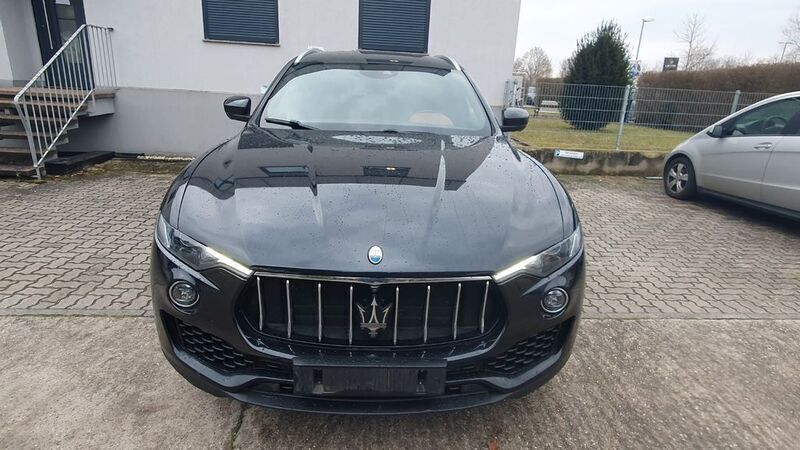 Schwarz Gebraucht 2017 Maserati Levante SUV | 28.500 € (Guter Preis) - Bild 1/4
