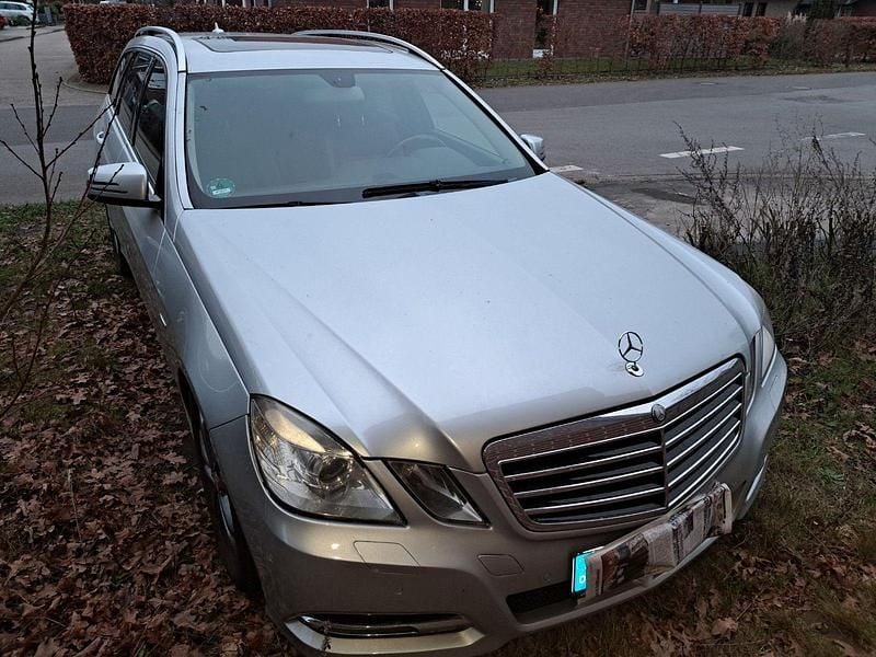 Silber Gebraucht 2012 Mercedes E220 Elegance Kombi | 9.500 € (Guter Preis) - Bild 1/4