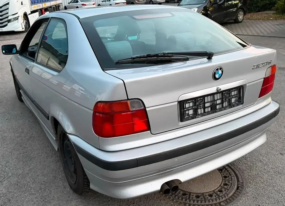 Gebraucht BMW 323 Compact 170 PS (125 kW) 1998 Silber Kleinwagen