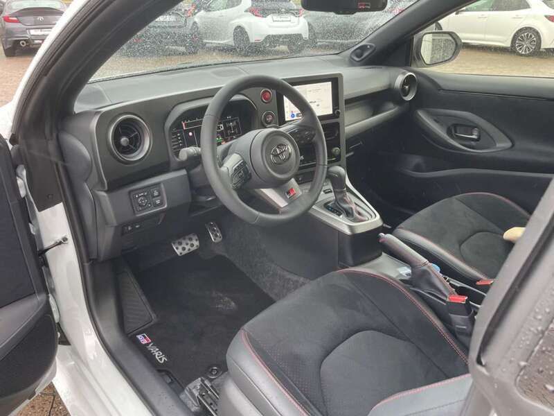 Gebraucht Toyota Yaris 280 PS (205 kW) 2024 Platinumweiß perleffekt Coupé