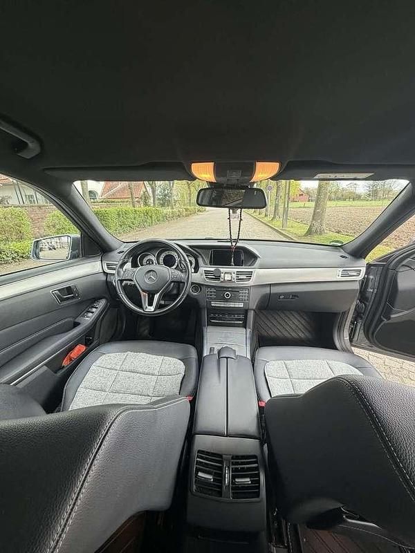 Gebraucht Mercedes E220 Avantgarde 170 PS (125 kW) 2015 Kombi