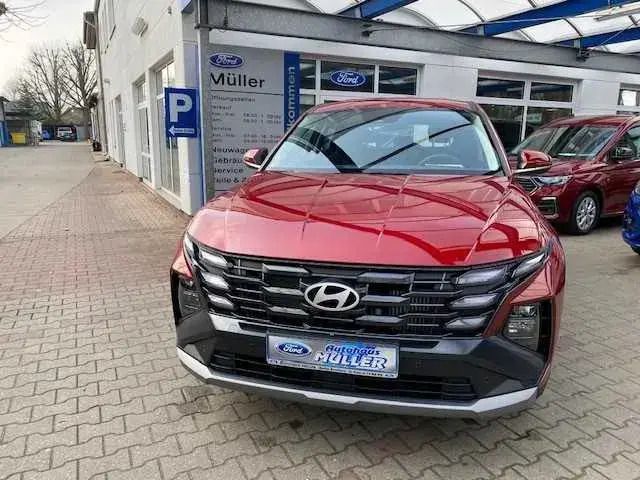Ultimaterotmet Neu 2025 Hyundai Tucson Comfort SUV | 27.990 € (Superpreis) - Bild 1/3