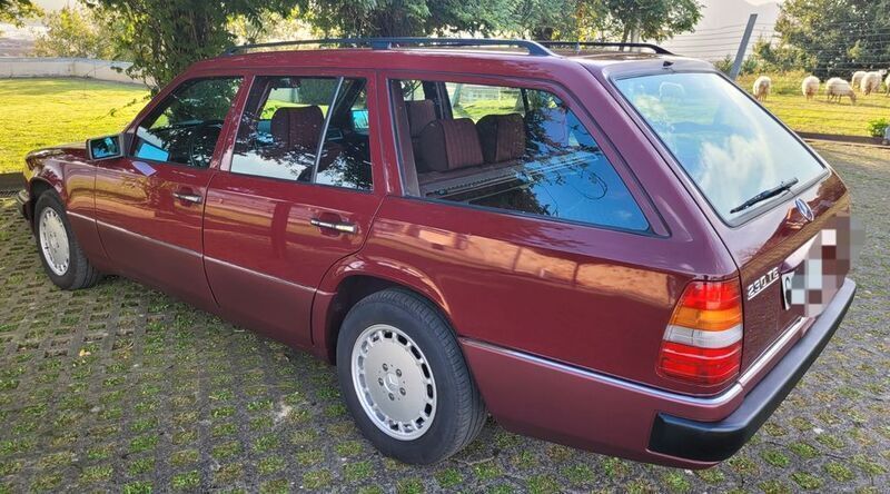 Rot Gebraucht 1991 Mercedes 230 Limousine | 12.400 € - Bild 1/4