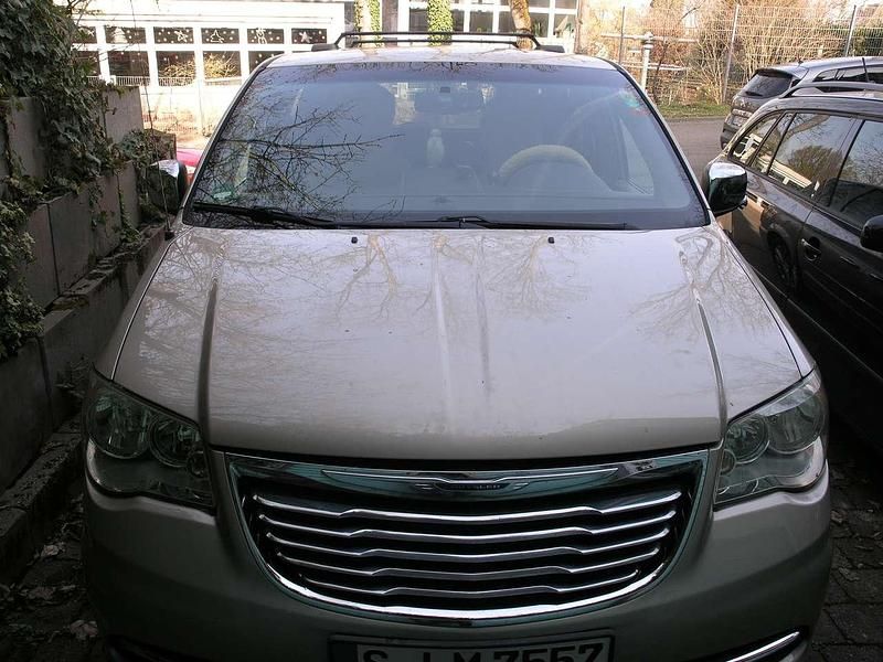 Gebraucht Chrysler Town & Country 287 PS (211 kW) 2015 Gold Van / Kleinbus