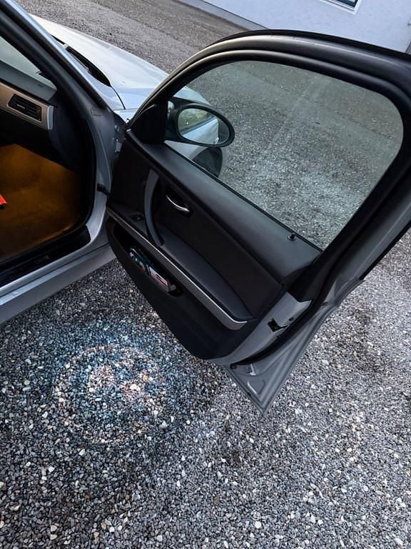 Gebraucht BMW 320 150 PS (110 kW) 2005 Silber Limousine