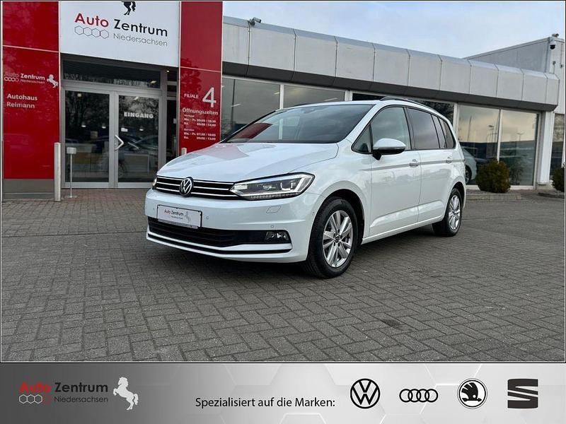 Weiß Gebraucht 2022 VW Touran Comfortline Van / Kleinbus | 24.970 € (Fairer Preis) - Bild 1/4
