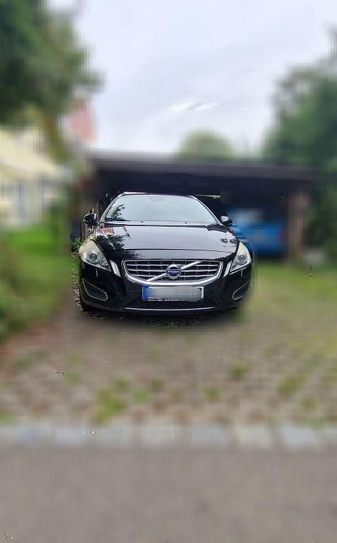 Schwarz Gebraucht 2012 Volvo V60 Kinetic Kombi | 6.999 € (Fairer Preis) - Bild 1/4