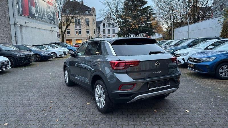 Gebraucht VW T-Roc Life 110 PS (80 kW) 2023 Grau SUV