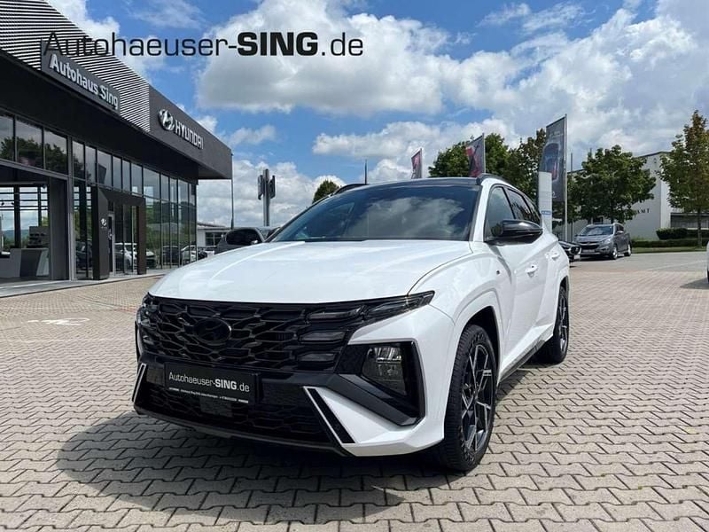 Serenity white pearl Neu 2025 Hyundai Tucson N Line SUV | 36.990 € (Fairer Preis) - Bild 1/4