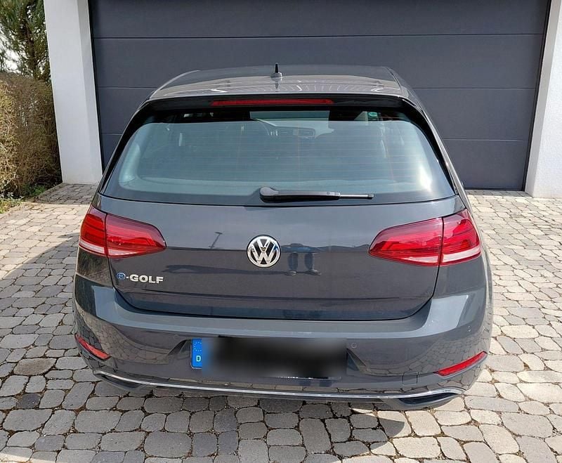 Używany VW e-Golf 100 kW (136 KM) 2020 Szary Hatchback