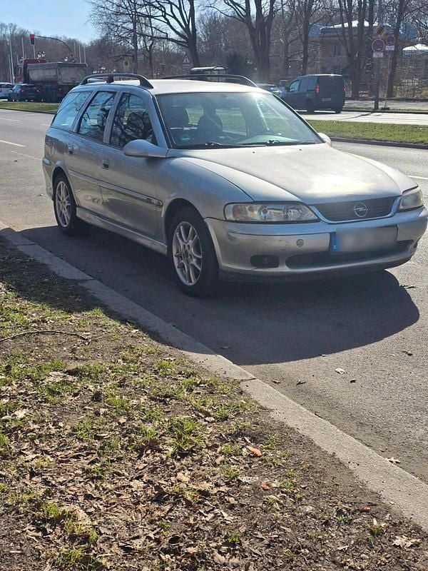 Gebraucht Opel Vectra Edition 115 PS (84 kW) 2001 Silber Kombi