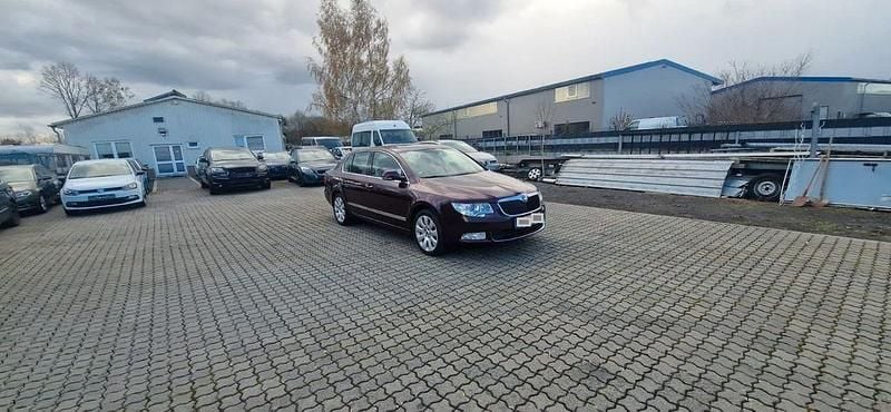 Gebraucht Skoda Superb Elegance 160 PS (117 kW) 2011 Rot Limousine