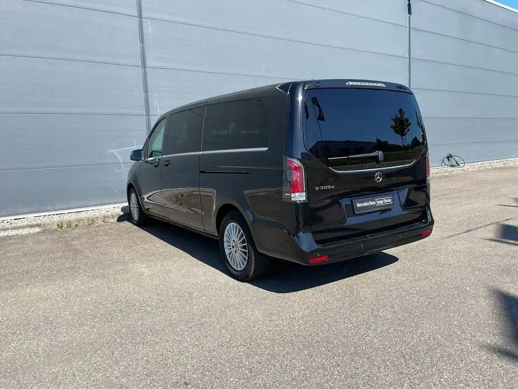 Gebraucht Mercedes V300 Avantgarde 237 PS (174 kW) 2025 Schwarz Van / Kleinbus