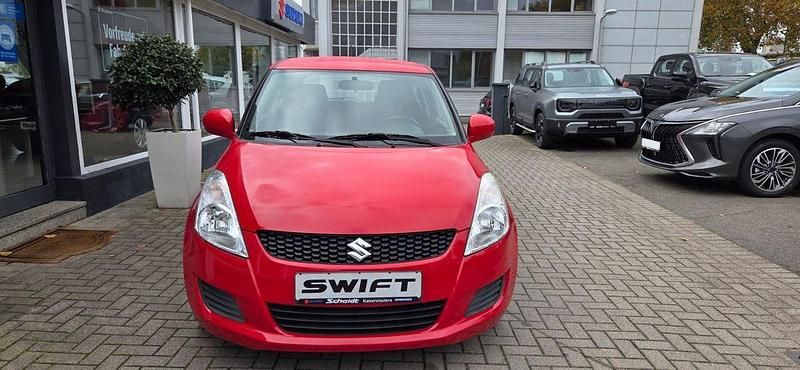 Rot Gebraucht 2012 Suzuki Swift Club Kleinwagen | 6.690 € (Etwas zu teuer) - Bild 1/4