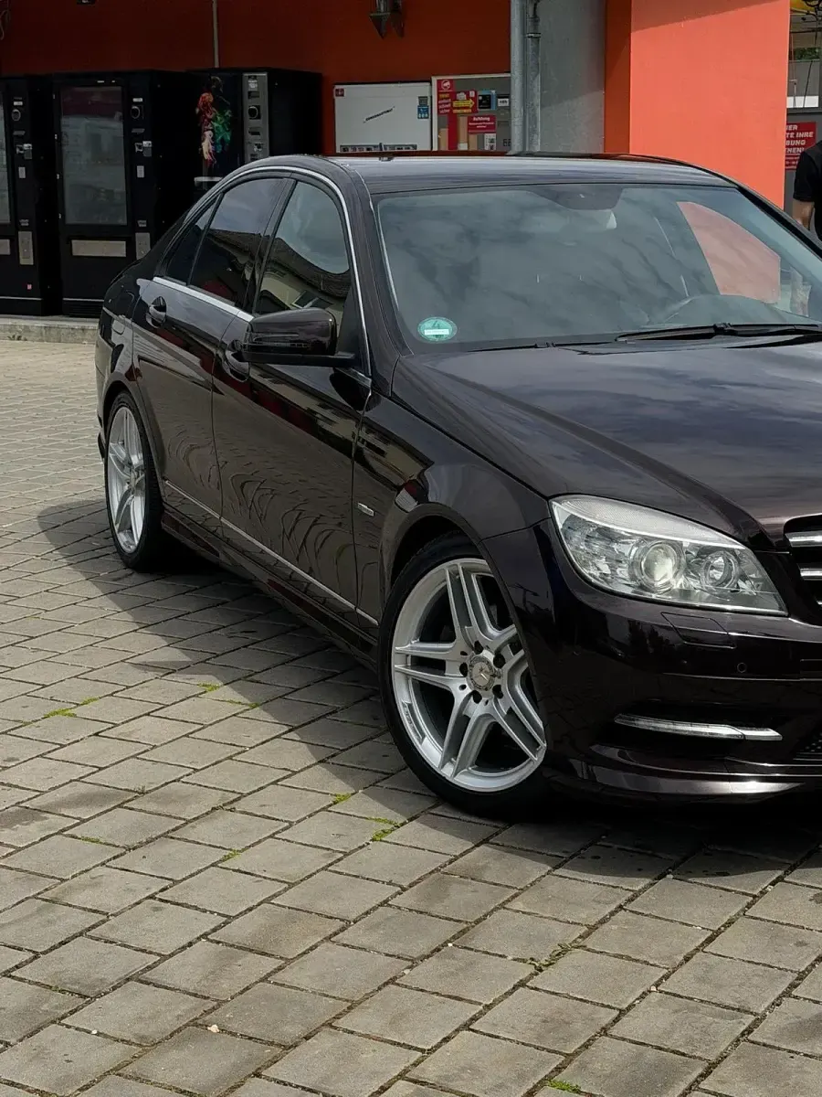 Gebraucht Mercedes C250 204 PS (150 kW) 2011 Andere farben Limousine