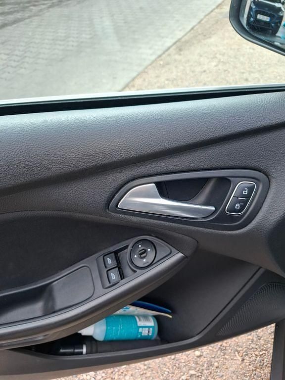 Usata Ford Focus Cool & Connect 101 CV (74 kW) 2017 Argento Berlina