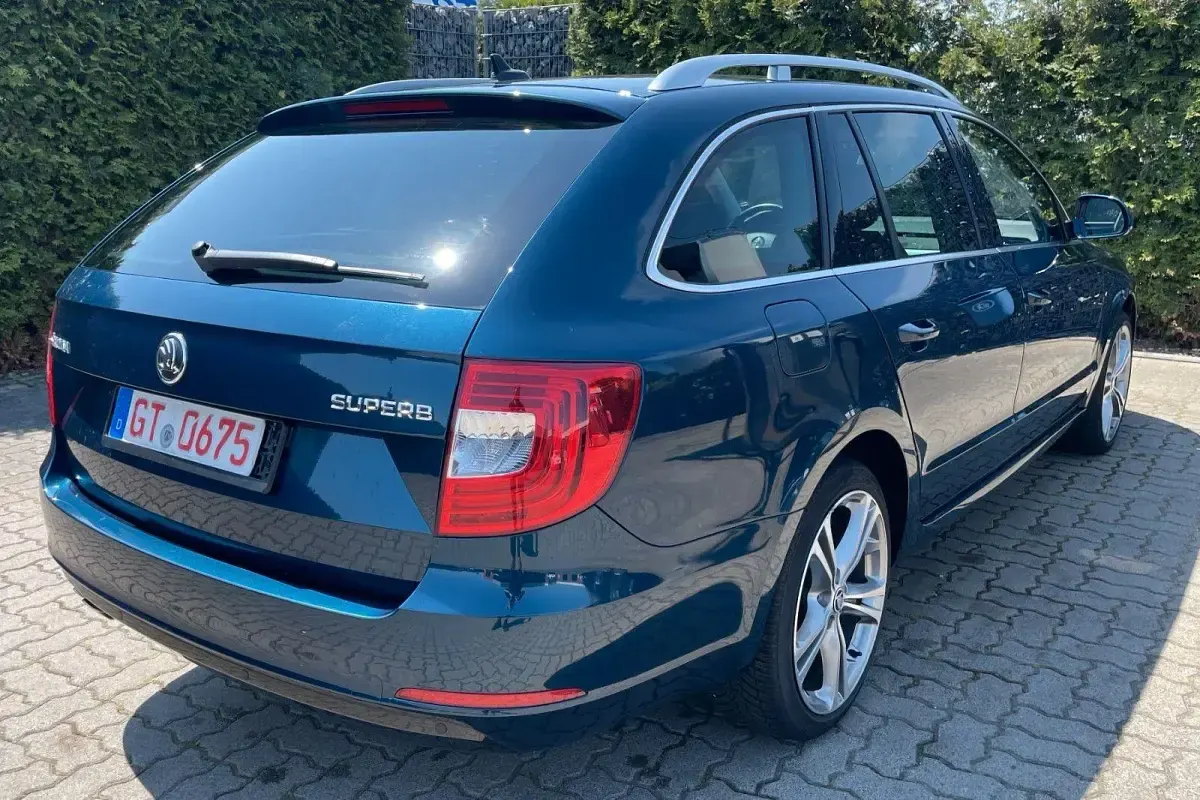 Gebraucht Skoda Superb Ambition 160 PS (117 kW) 2014 Blau Kombi