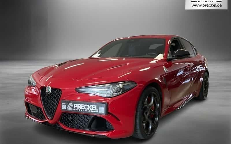 Rot Gebraucht 2023 Alfa Romeo Giulia Quadrifoglio Limousine | 64.900 € - Bild 1/4