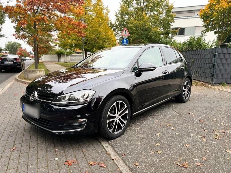 Schwarz Gebraucht 2015 VW Golf VII Comfortline Kombi | 13.200 € (Fairer Preis) - Bild 1/4