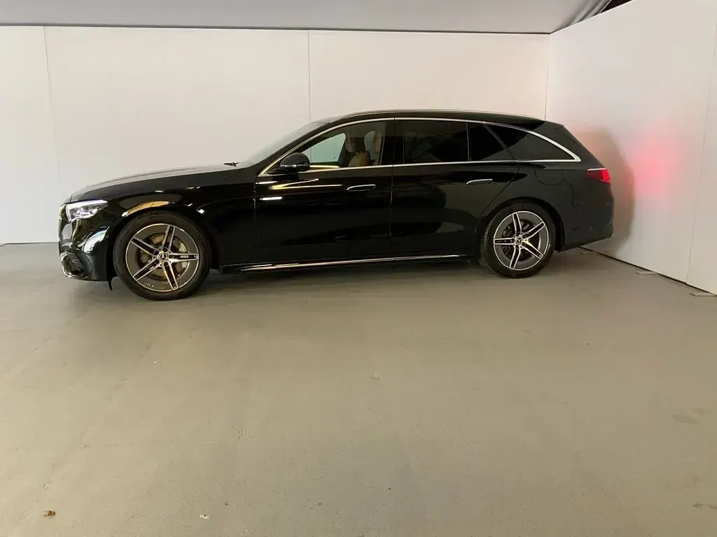 Gebraucht Mercedes E300 AMG 313 PS (230 kW) 2025 Metalliclack obsidianschwarz Limousine