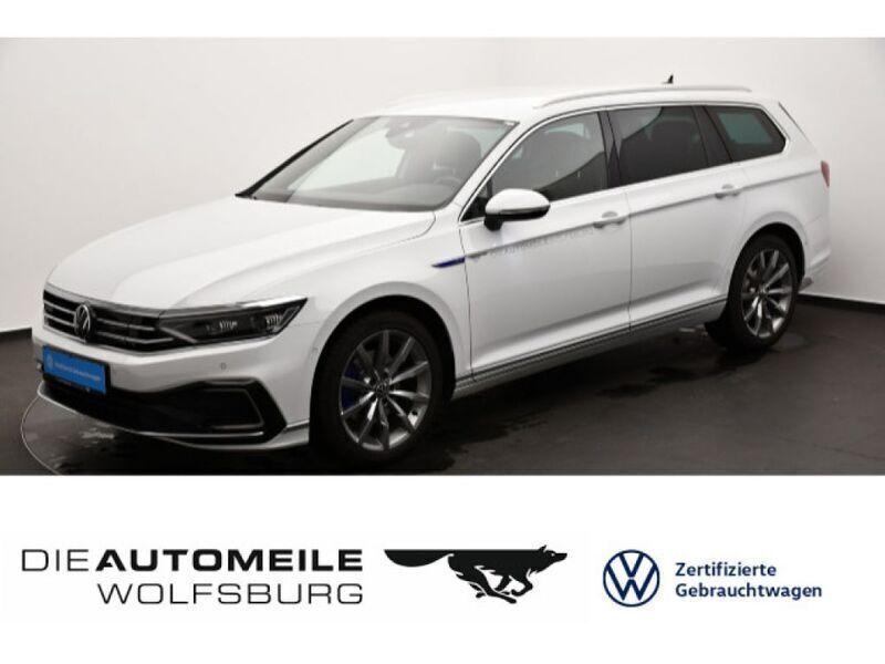 Gletscherweiß metallic (metallic) Gebraucht 2023 VW Passat Kombi | 33.990 € (Fairer Preis) - Bild 1/2