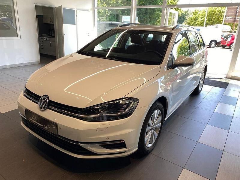 Weiß Gebraucht 2017 VW Golf VII Comfortline Kombi | 11.750 € (Guter Preis) - Bild 1/4