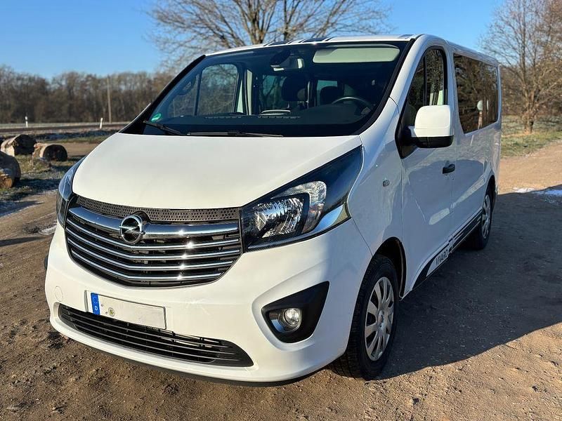 Weiß Gebraucht 2017 Opel Vivaro S Van / Kleinbus | 20.990 € (Fairer Preis) - Bild 1/4